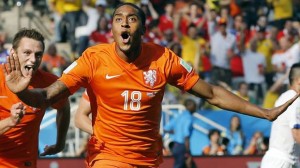 Netherlands' Leroy Fer celebrates scoring the opening goal during the group B World Cup soccer match between the Netherlands and Chile at the Itaquerao Stadium in Sao Paulo, Brazil, Monday, June 23, 2014.(Associated Press)